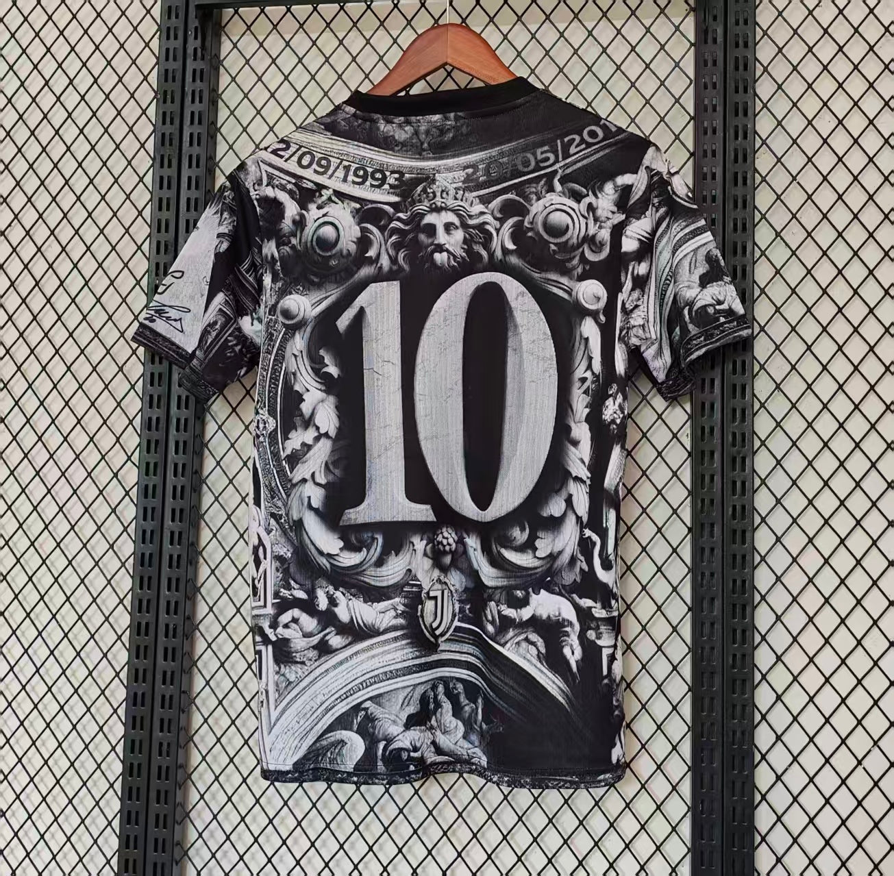 Bianconeri 2025/26 pre match jersey D. PIERO EDITION