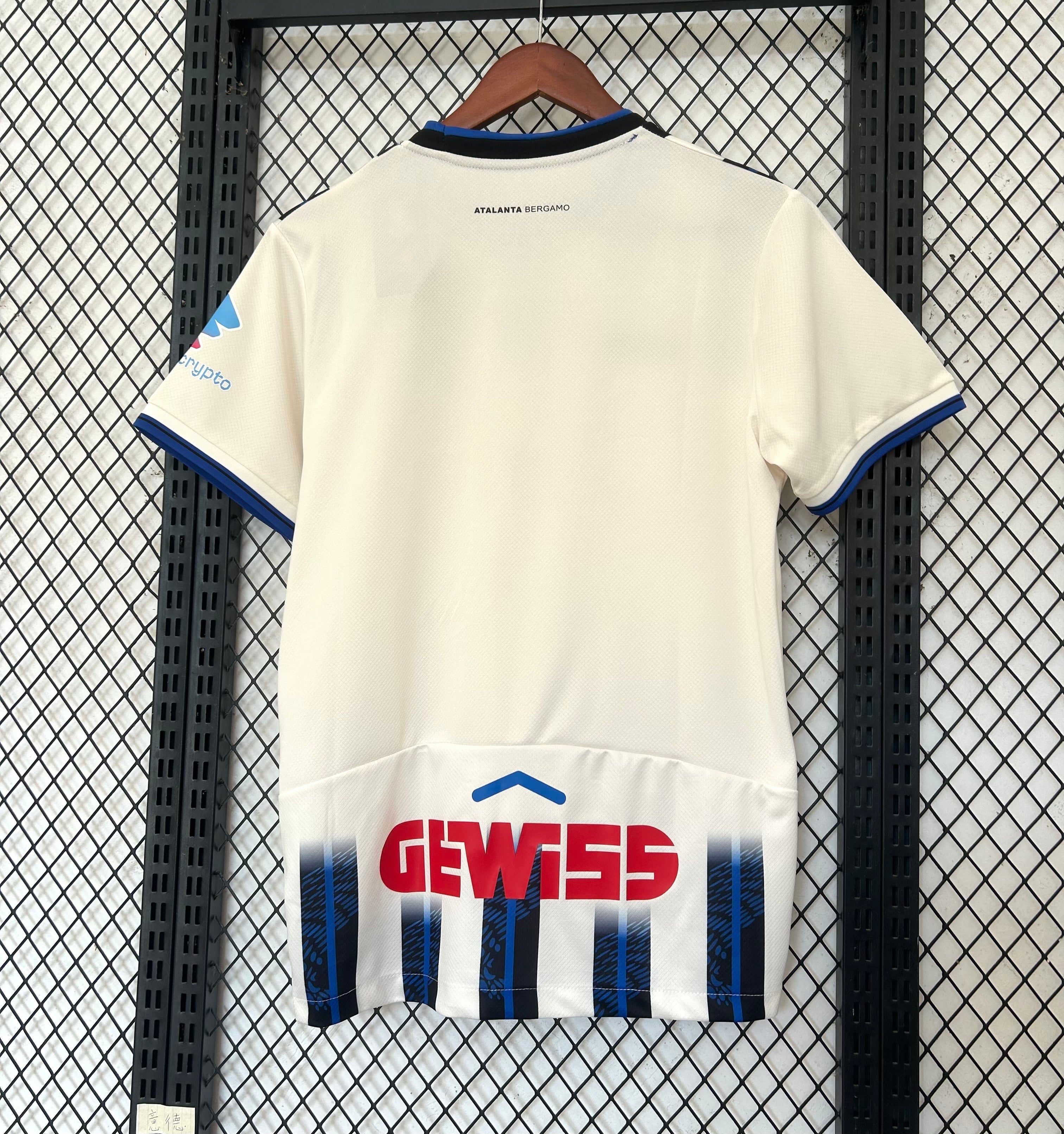 Atalanta 2025/26 away jersey